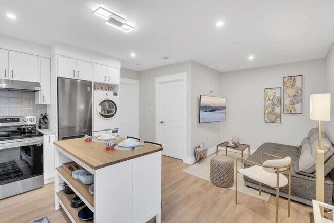 2145 W 32nd Ave in Vancouver, BC - Building Photo - Building Photo