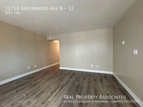 11758 Greenwood Ave N in Seattle, WA - Building Photo - Building Photo