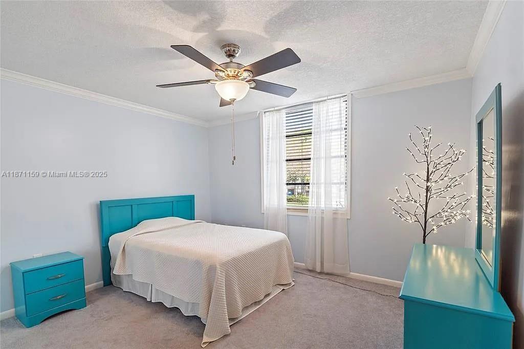 1707 Whitehall Dr in Davie, FL - Building Photo