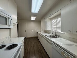 4112 43rd Ave in Sacramento, CA - Building Photo - Building Photo