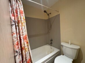 5000 Lake Washington Blvd NE in Renton, WA - Building Photo - Building Photo