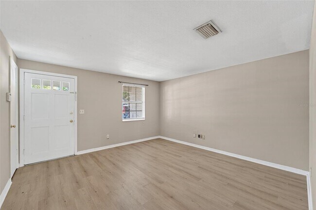 1712 Village Ct in Brandon, FL - Foto de edificio - Building Photo