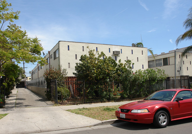 958 N Ardmore Ave in Los Angeles, CA - Building Photo - Building Photo