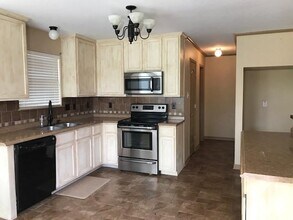 105 Foxtail Ct in Red Oak, TX - Building Photo - Building Photo