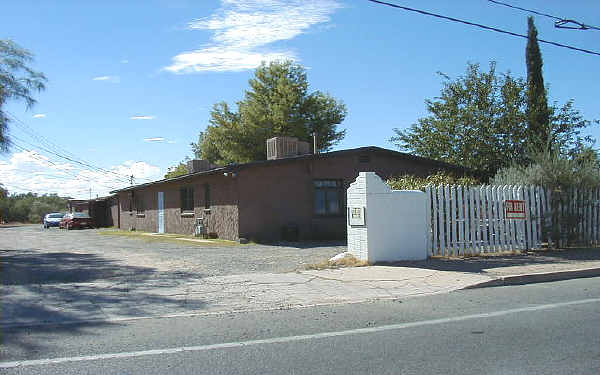 Village Apartments in Tucson, AZ - Foto de edificio - Building Photo