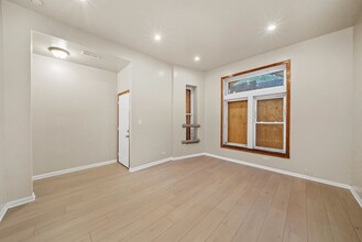 3244 W Fulton Blvd in Chicago, IL - Building Photo - Interior Photo