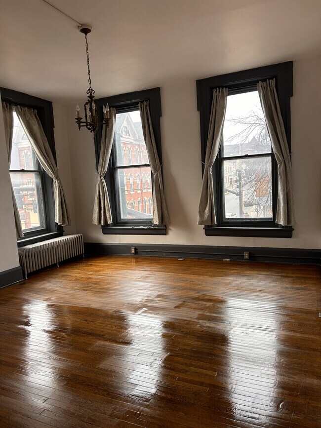 140 W High St, Unit Apartment 1 in Bellefonte, PA - Building Photo - Building Photo