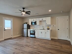 4411 Dovewood Dr in Austin, TX - Foto de edificio - Building Photo