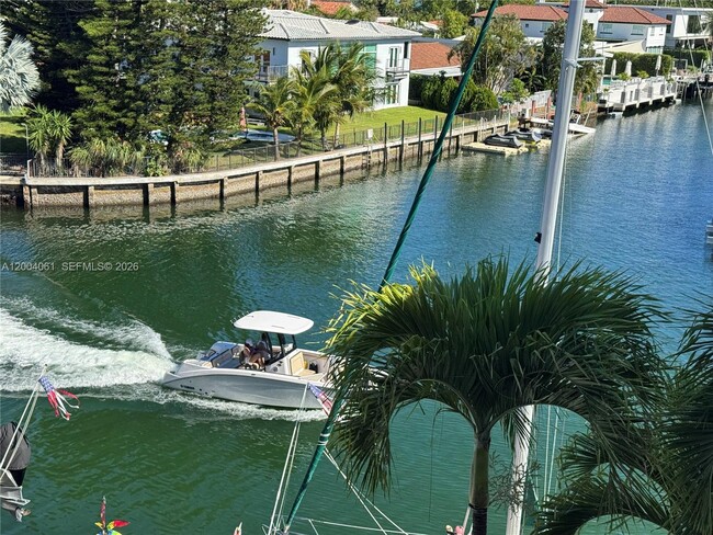 2600 NE 135th St in North Miami, FL - Building Photo - Building Photo