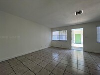 1824 Monroe St in Hollywood, FL - Foto de edificio - Building Photo