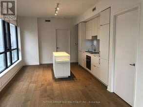 1990 Bloor St W in Toronto, ON - Building Photo - Building Photo