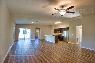 121 Parish Dr in Lehigh Acres, FL - Building Photo - Building Photo