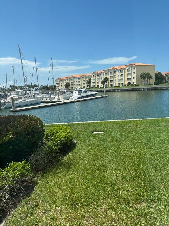 property at 16 Harbour Isle Dr W