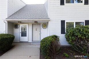 565 Clark Ave in Bristol, CT - Building Photo