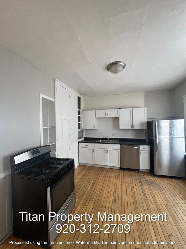 857 Wisconsin St in Oshkosh, WI - Building Photo - Building Photo