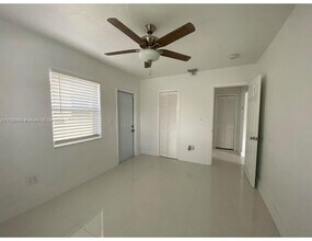 320 NW 83rd St in Miami, FL - Building Photo - Building Photo