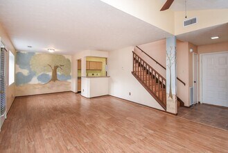 7822 Greenedge Dr in Houston, TX - Building Photo - Building Photo