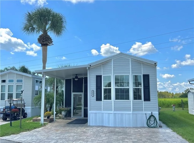 property at 4637 W Palm Dr