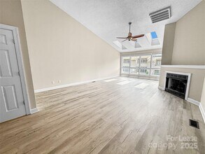 13933 Queens Harbor Rd in Charlotte, NC - Building Photo - Building Photo