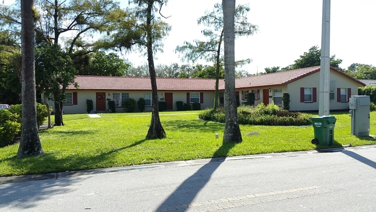 8700 W Sample Rd in Coral Springs, FL - Building Photo