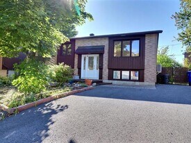 75 Rue des Camelias in Gatineau, QC - Building Photo