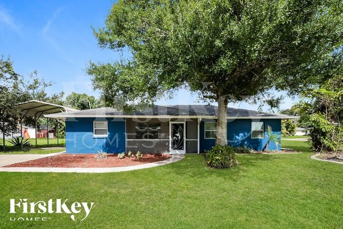 1150 April Ln in North Fort Myers, FL - Building Photo