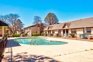 1817 E Lindsey St, Unit 3 in Norman, OK - Building Photo