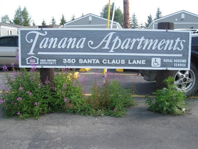 350 S Santa Claus Ln in North Pole, AK - Building Photo - Building Photo