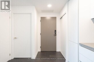4015 The Exchange in Mississauga, ON - Building Photo - Building Photo