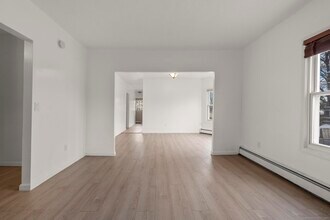 28 Hollister St in Manchester, CT - Building Photo - Building Photo