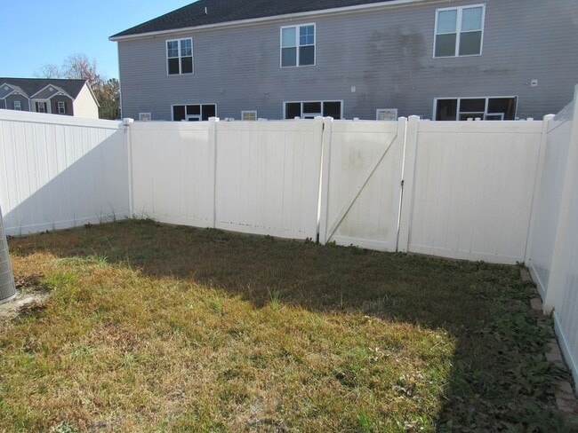 530 Caldwell Loop in Jacksonville, NC - Building Photo - Building Photo