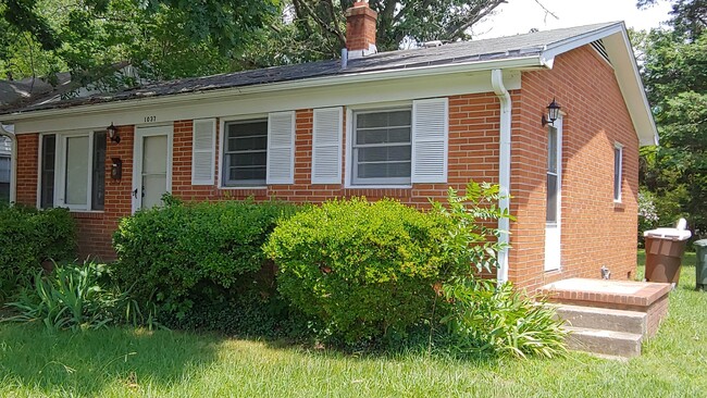 property at 1037 S Josephine Boyd St
