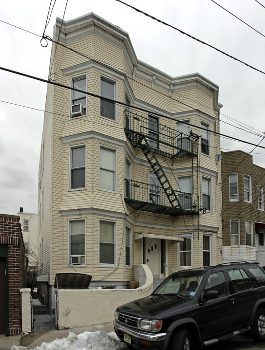 6109-6111 Washington St in West New York, NJ - Building Photo