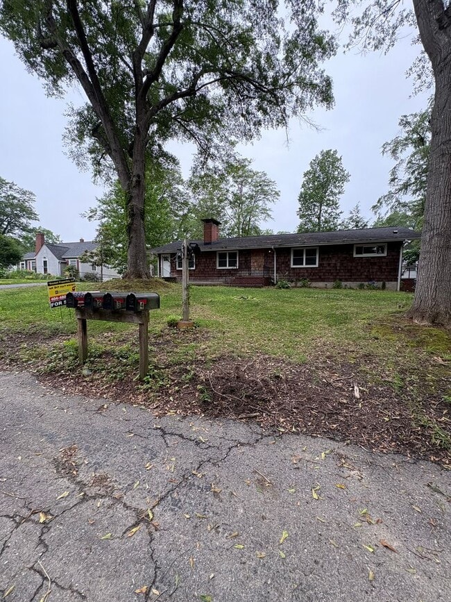 114 Brookside Rd in Spartanburg, SC - Building Photo - Building Photo