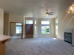 2226 Blue Heron Ct in Grants Pass, OR - Building Photo - Building Photo