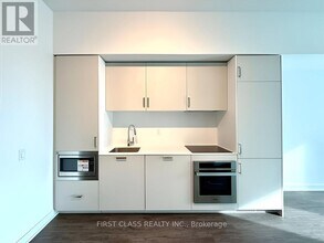 88 Queen St E in Toronto, ON - Building Photo - Building Photo