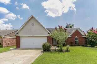 10125 Oak Run Dr S in Olive Branch, MS - Building Photo