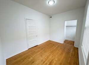 2908 N Springfield Ave, Unit 2R in Chicago, IL - Foto de edificio - Building Photo