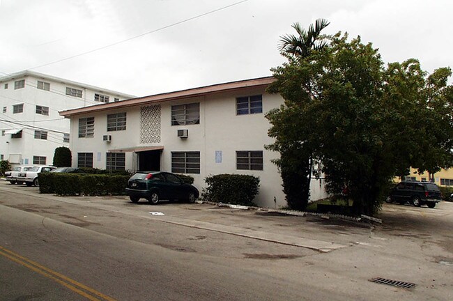 Sans Souci in Miami, FL - Foto de edificio - Other