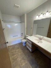 2745 Glen Creek Pl, Unit 2 in Appleton, WI - Building Photo - Building Photo