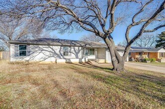 4824 Trail Lake Dr in Fort Worth, TX - Building Photo - Building Photo