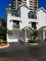 320 Island Way in Clearwater, FL - Building Photo