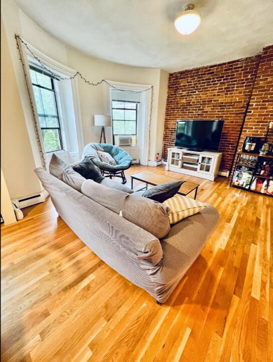 23 Worcester Sq, Unit 3 in Boston, MA - Building Photo