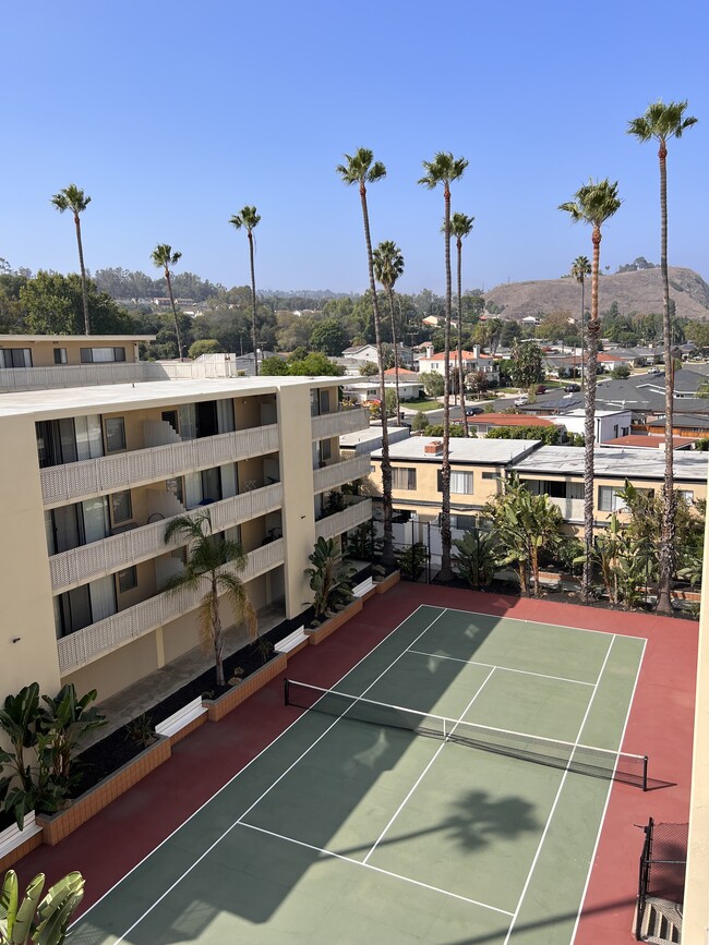 Newton Towers in Torrance, CA - Building Photo - Building Photo