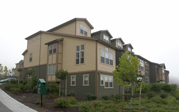 6079 Old Quarry Loop in Oakland, CA - Foto de edificio - Building Photo