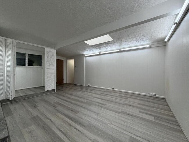 property at 45-467-467 Makalani St