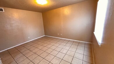 1400 S Espina St in Las Cruces, NM - Building Photo - Building Photo