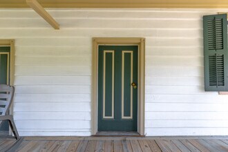 11826 Colonial Trail W in Spring Grove, VA - Building Photo - Building Photo