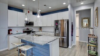 231 Flip Flop Ct in Hardeeville, SC - Building Photo