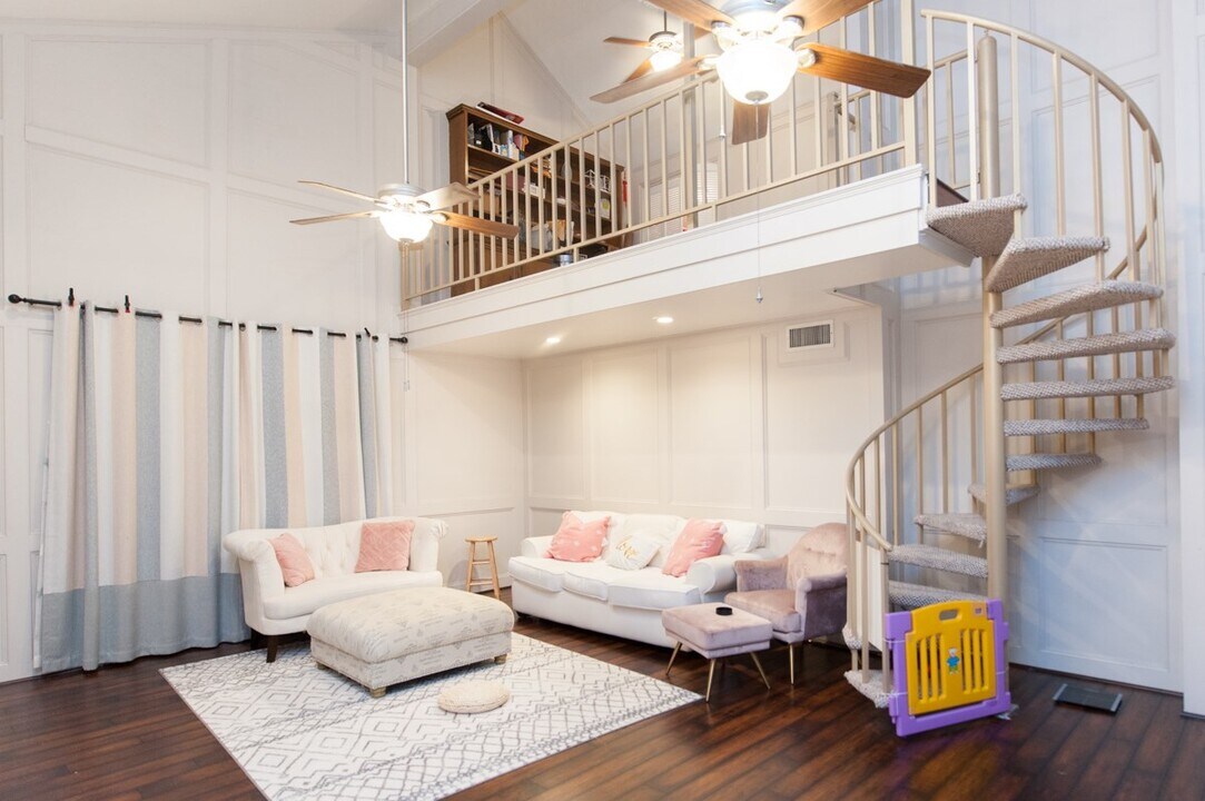 14107 Swiss Hill Dr in Houston, TX - Building Photo